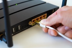 Wenn Sie kabelgebundene Lösungen umgesetzt haben können Sie WLAN Funktion am Router komplett deaktivieren.  Falls Sie  nicht auf das WLAN verzichten können haben Sie folgende Möglichkeiten die Belastung zu reduzieren: • reduzieren der Sendeleistung des WLAN Routers über die Software um 50% und mehr sind möglich • reduziere des Frequenzbereiches von 5 GHz auf 2,4 GHz in der Regel sind 2,4GHz öllig ausreichend • schalten Sie den Router nachts mit einer Zeitschaltuhr ab  